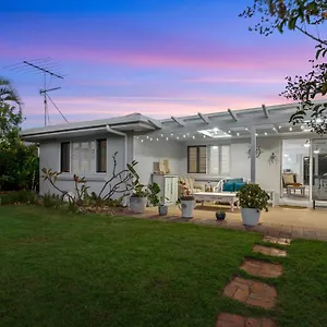  Holiday home Coastal Garden